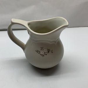 Pfaltzgraff vintage Heirloom creamer 024